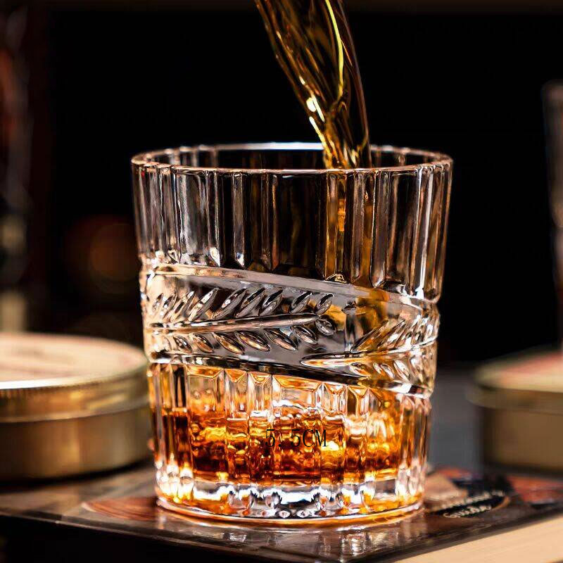Bicchiere da whisky in rilievo - Wine Beer Spirit recensione e prezzo
