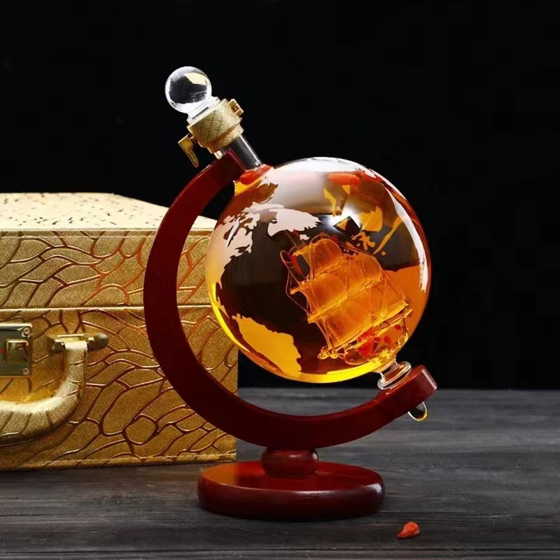 Decanter Creativo a Forma di M - Wine Whiskey Beer recensione e prezzo