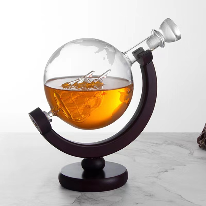 Decanter Creativo a Forma di M - Wine Whiskey Beer recensione e prezzo