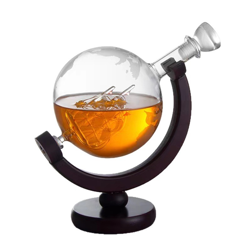 Decanter Creativo a Forma di M - Wine Whiskey Beer recensione e prezzo